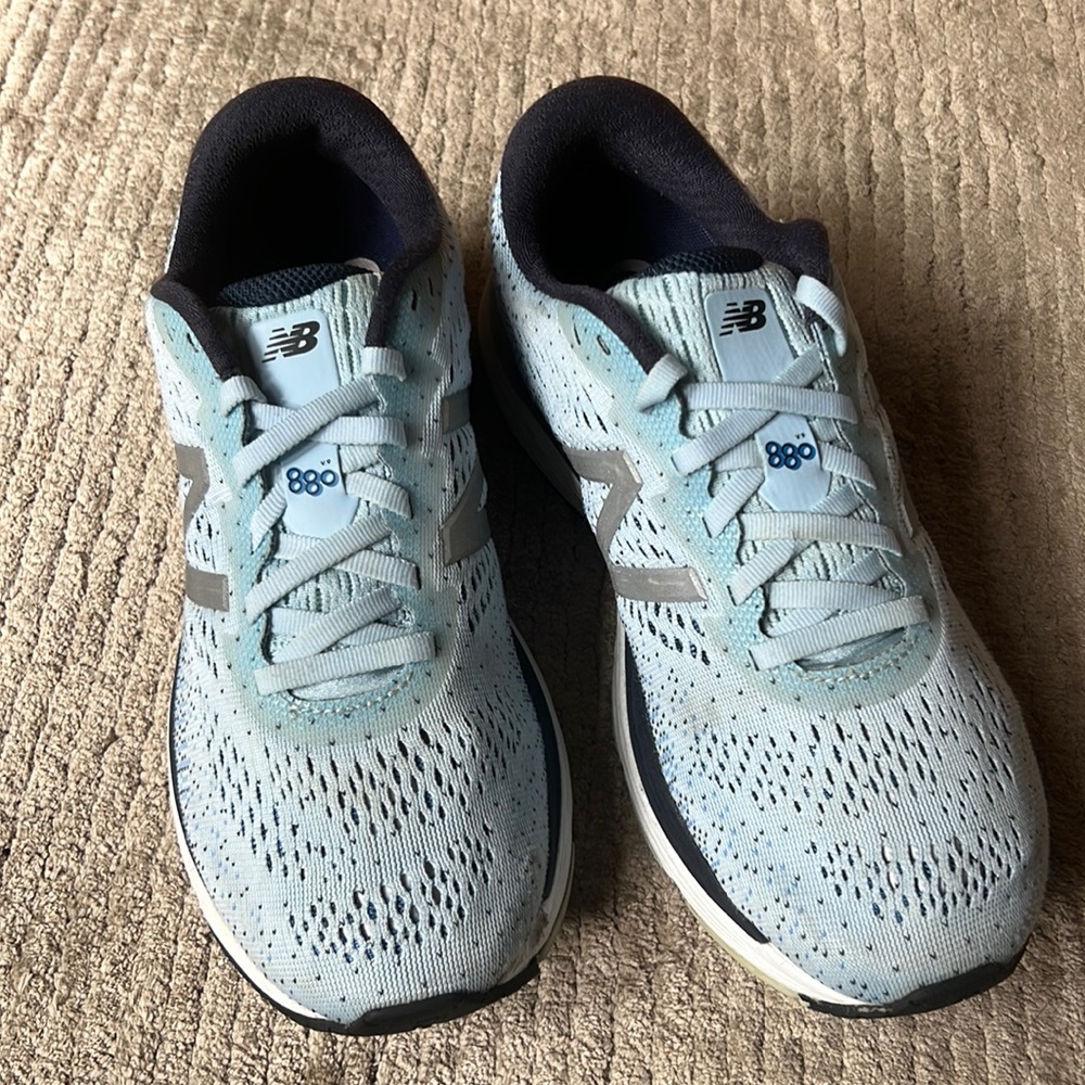 Size 8 - Women’s New Balance 880 blue running shoes. Very little wear.